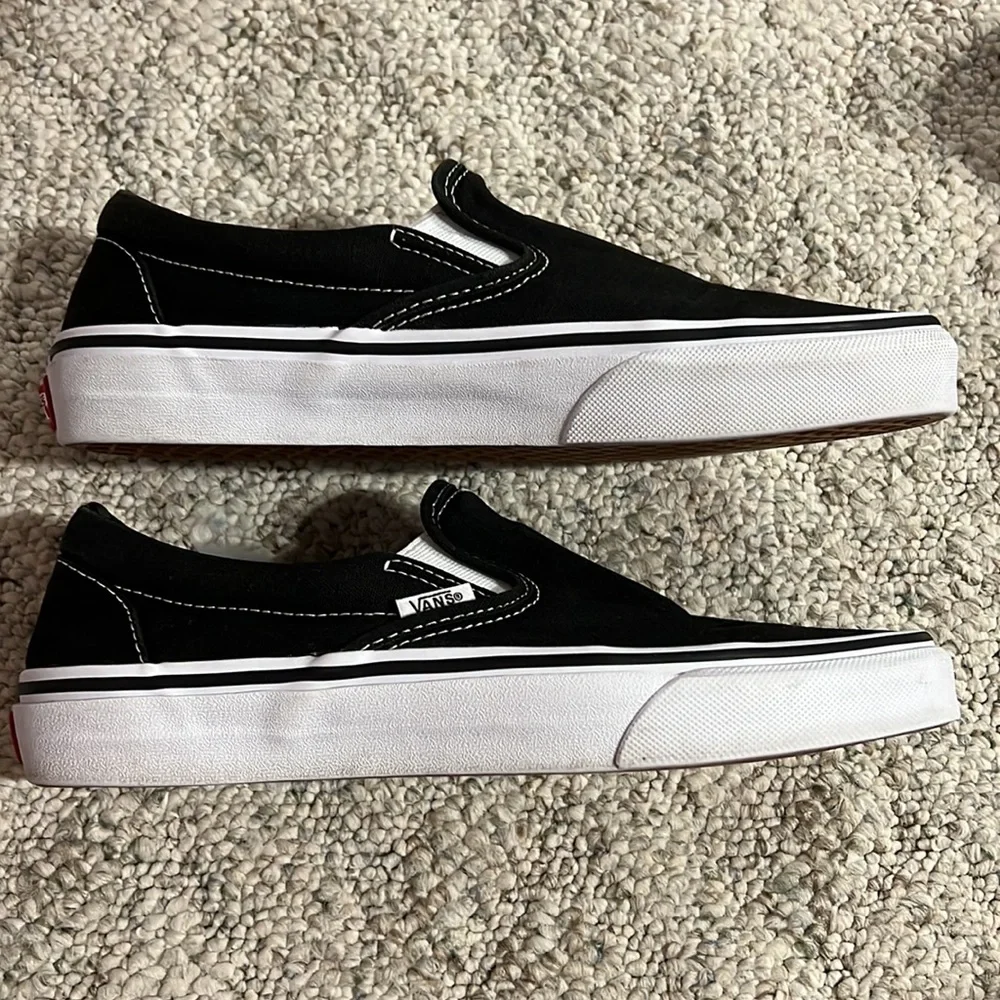 Black Vans Classic Slip-On - Picture 10 of 11
